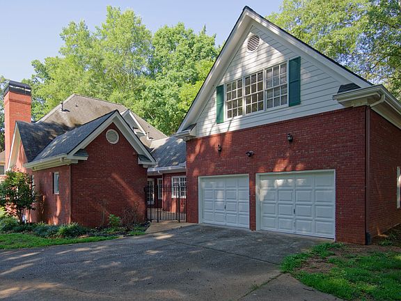 3rd image of 1150 Goodwin Pl NE