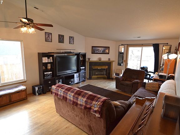 2nd image of 8808 NE 137th Pl