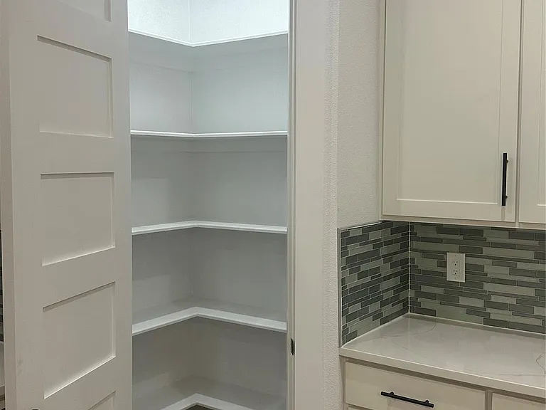 2715 Grafton Ave — Photo 6
