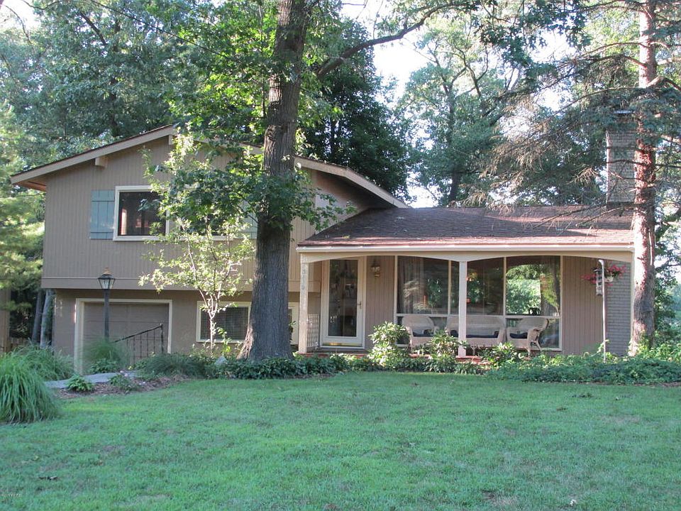 1st image of 3110 Dorais Dr NE