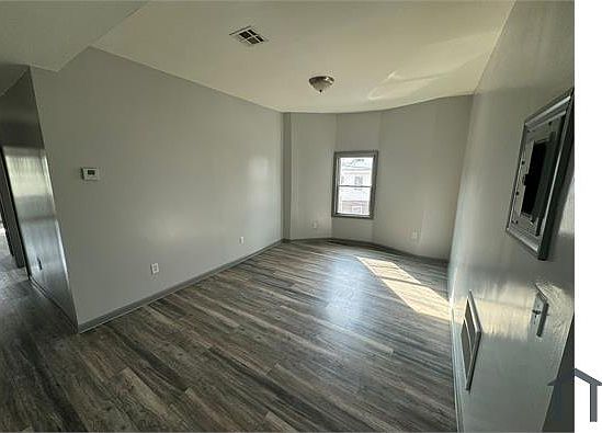 2nd image of 124 Fleming Ave #2R