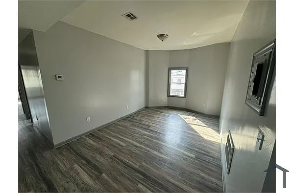 Building Photo - 124 Fleming Ave #2R