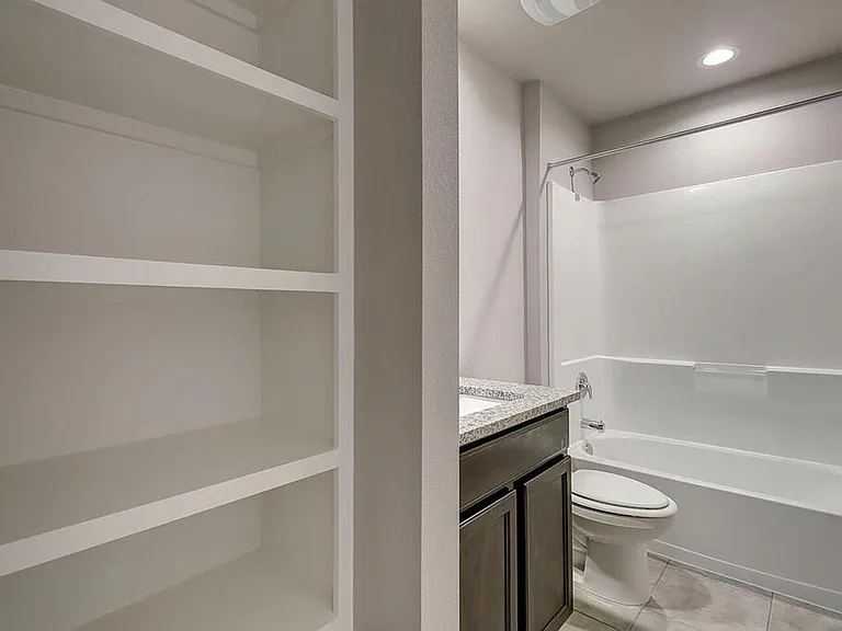 1278 Carnaby — Photo 33