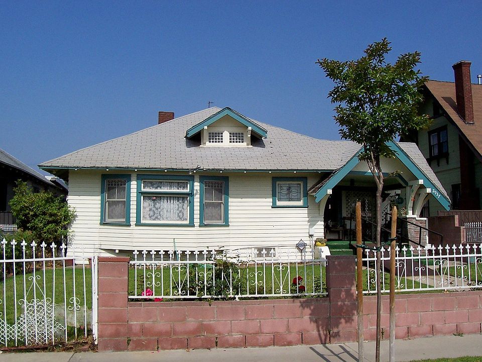 1st image of 2937 S La Salle Ave