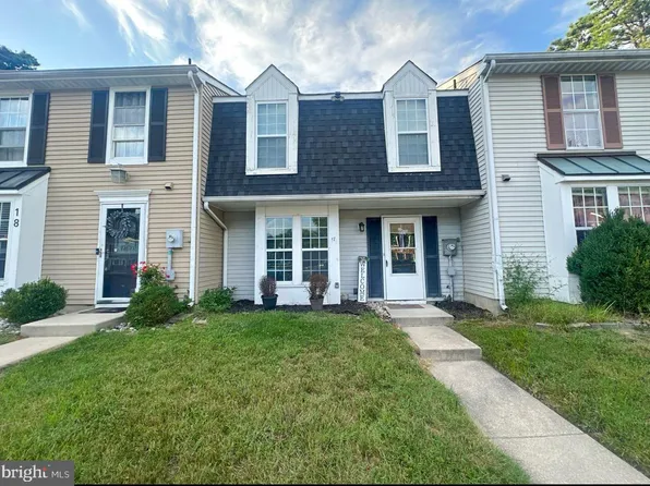 17 Dorchester Cir, Marlton, NJ 08053
