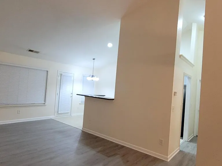 1036 S Creek Dr — Photo 11