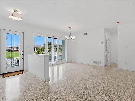 3rd image of 412 W SHADE DRIVE