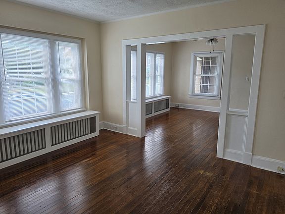 5th image of 930 N Division St