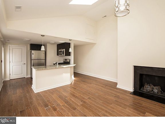 3rd image of 734 Pine St APT 3R