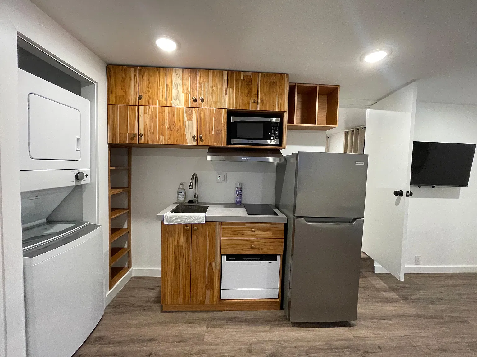 2 bed, 1000 sqft, $2,850 — Photo 3