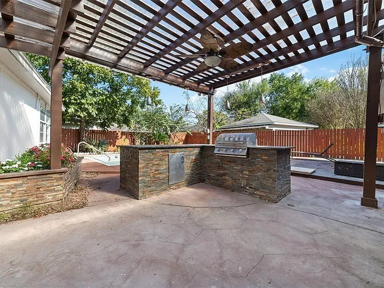 22122 Woodrose Dr — Photo 4