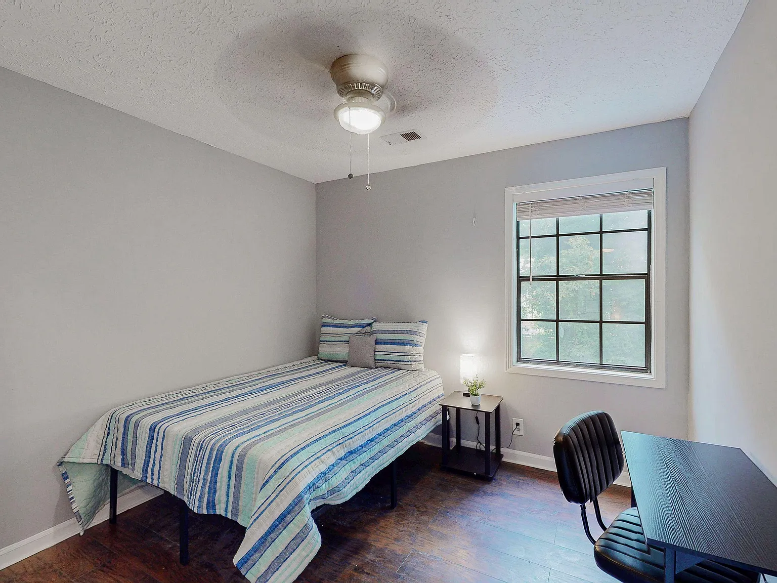 4 bed, 3.0 bath, 2700 sqft, $854 — Photo 1