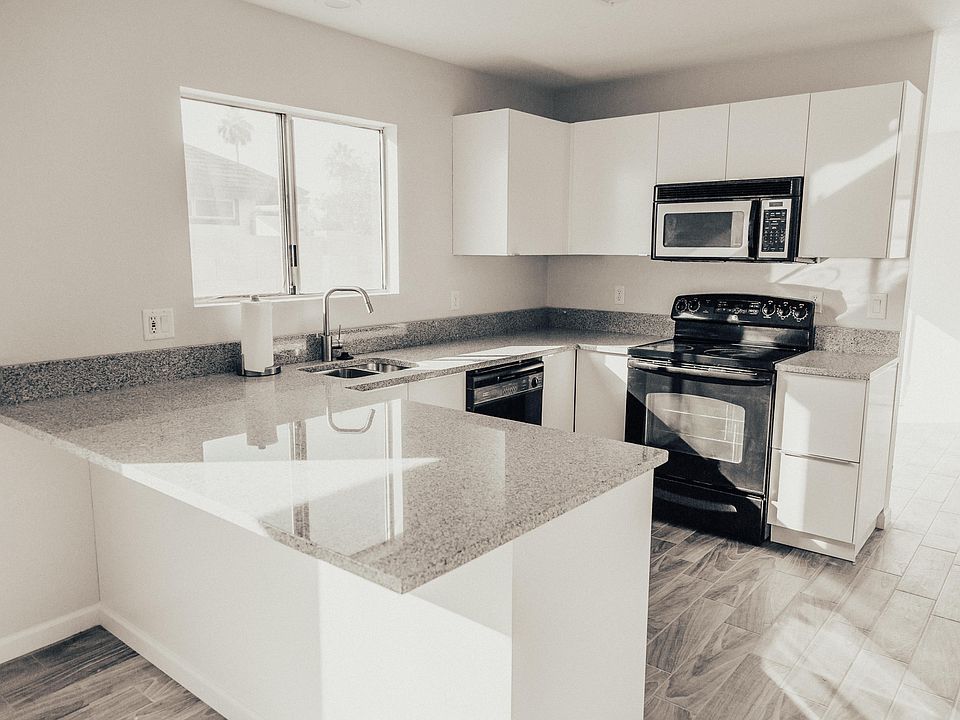 1st image of 1206 N Lakeshore Dr
