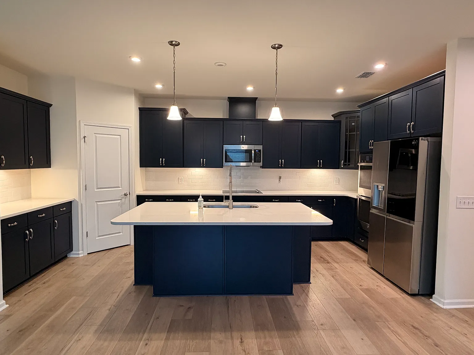 4 bed, 2100 sqft, $2,750 — Photo 3