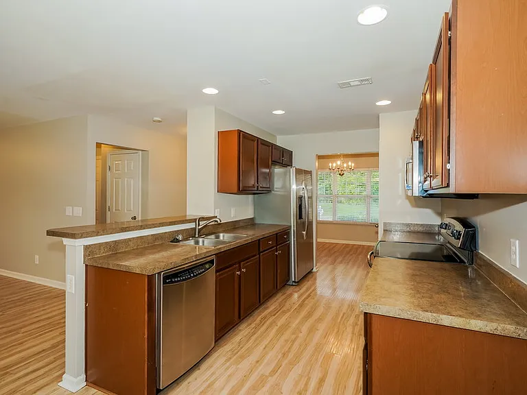 2145 Erin Ln — Photo 8