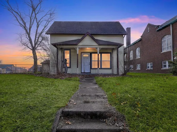 602 E 2nd St, Reynolds, IN 47980