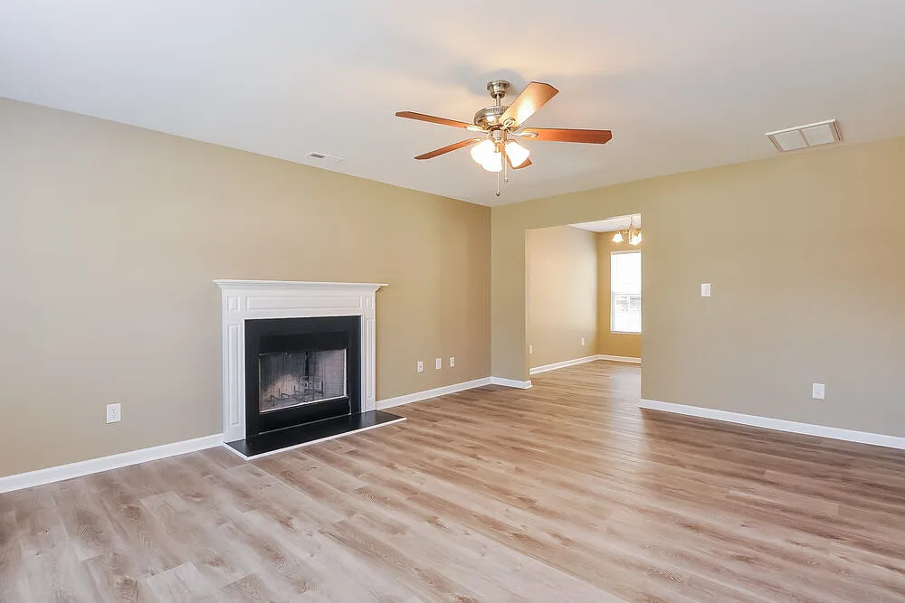 4 bed, 2.5 bath, 1625 sqft, $2,600 — Photo 4