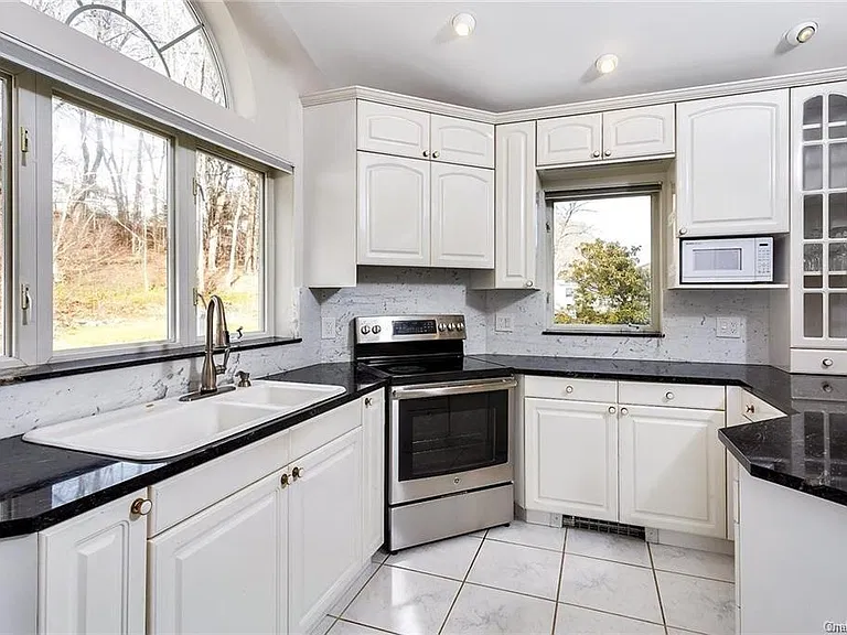 2185 Sultana Dr — Photo 9