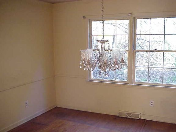 3rd image of 129 Peterson Dr
