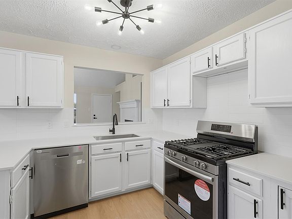 3rd image of 3019 Lotus Ln