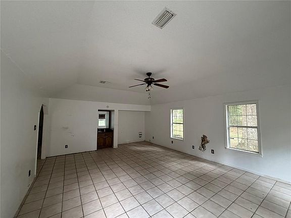 3rd image of 3761 Sherbrook Rd