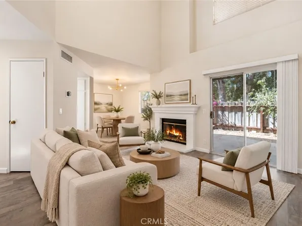 2762 Erringer Rd APT 15, Simi Valley, CA 93065
