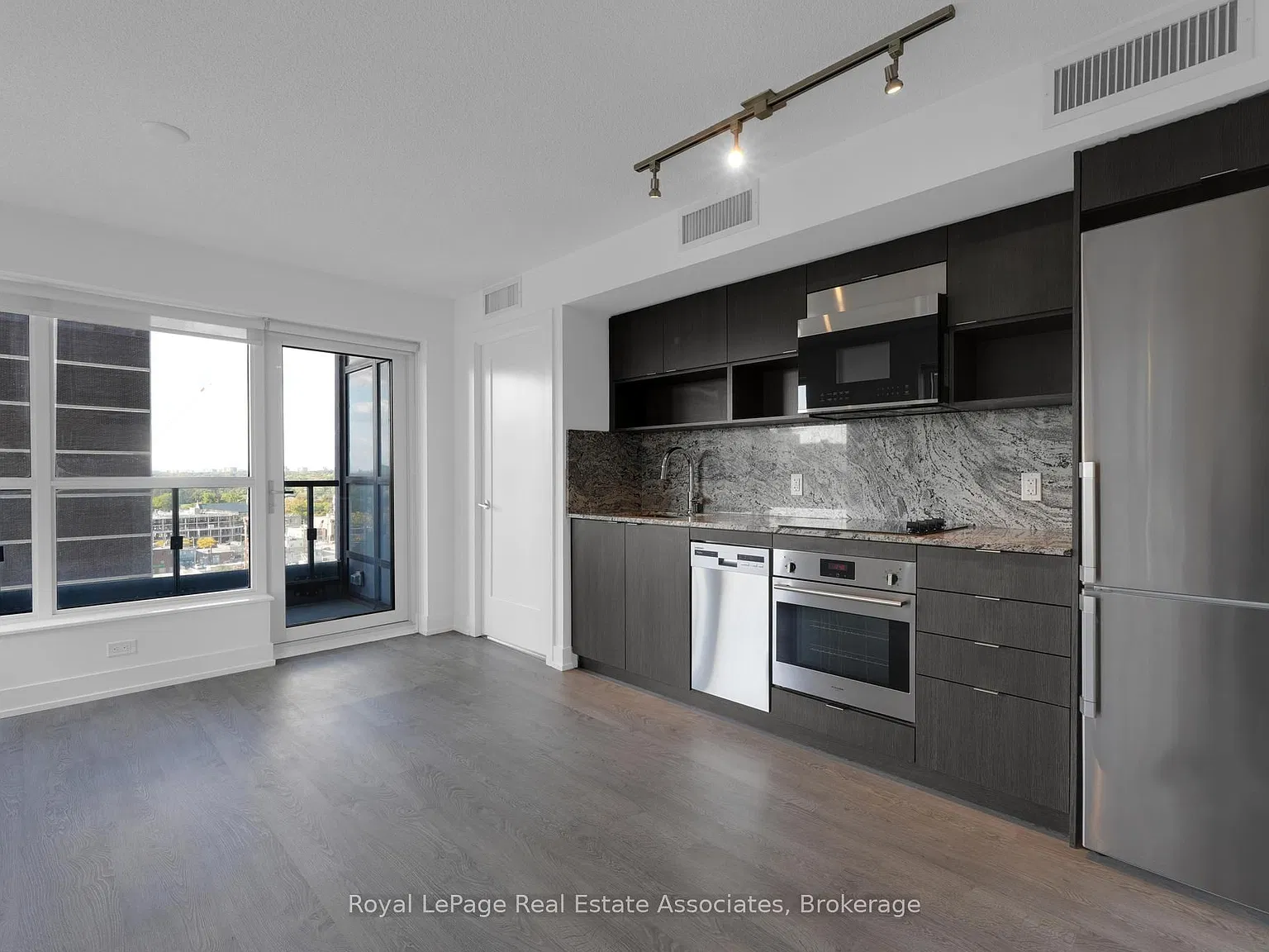 9 Mabelle Ave — Photo 4
