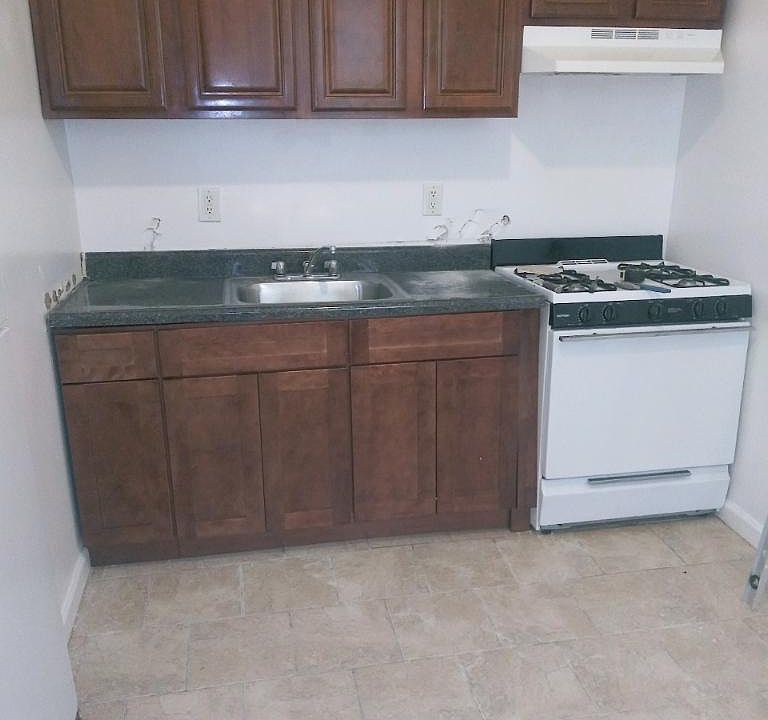 2nd image of 2100 Beekman Pl APT 3D