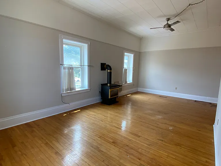 32 Grand River St N #C — Photo 3