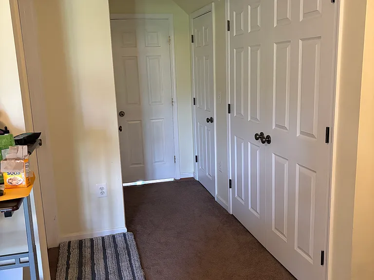 105 Barrett Ct — Photo 3