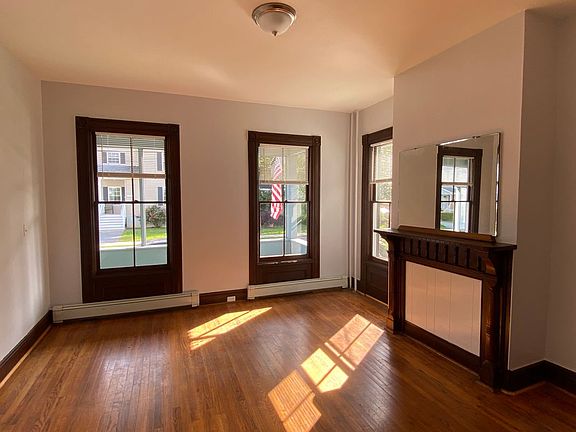 2nd image of 126 Garden St Floor 1