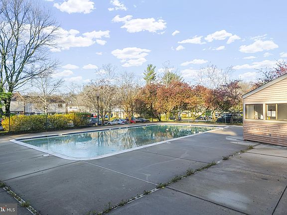 4th image of 4 Winslow Ct