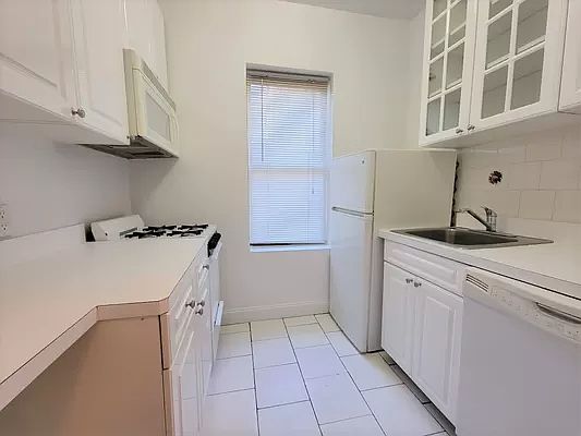 4th image of 137 E 29th St #4AA
