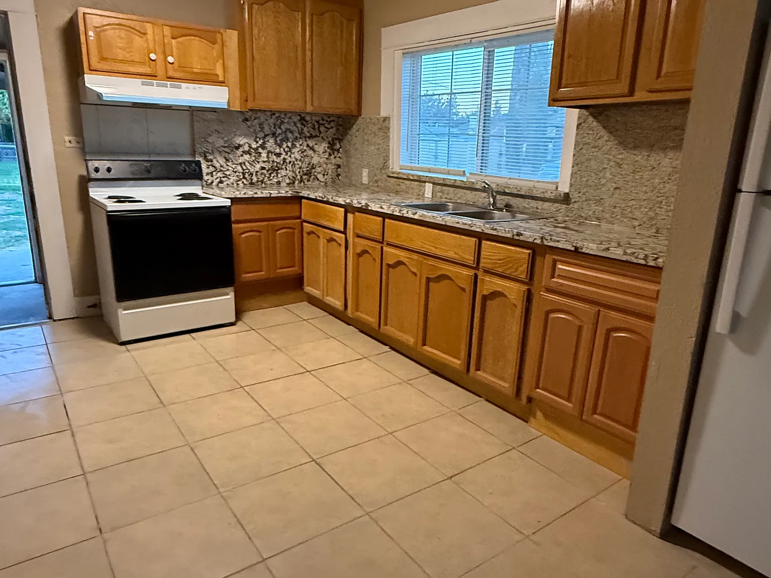 2 bed, 850 sqft, $1,950 — Photo 1