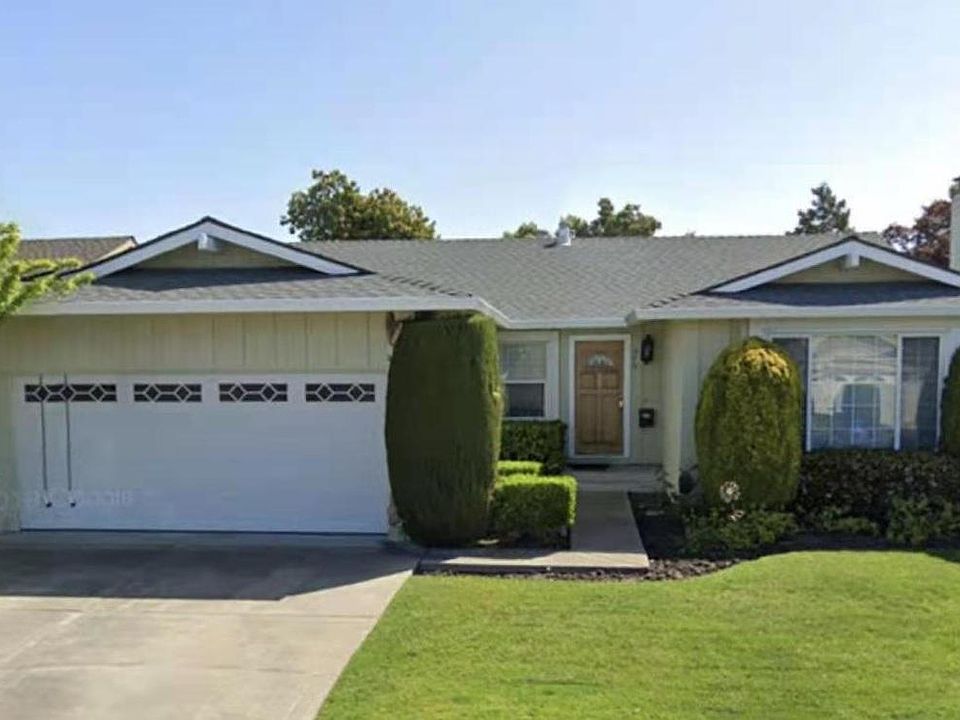 1st image of 975 Laguna Cir