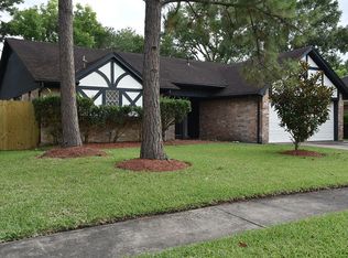 1904 Winding Creek Dr, Pearland, TX 77581