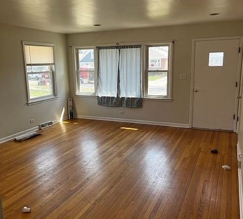 2nd image of 209 E Fremont Ave