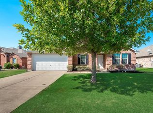 210 Long Prairie Dr, Forney, TX 75126