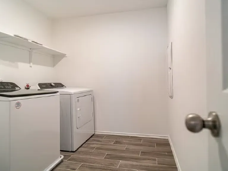 133 Bennington Dr — Photo 3