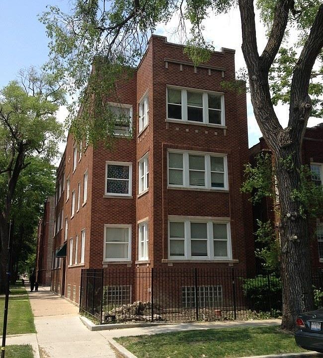 1st image of 3104 W Ainslie St #2