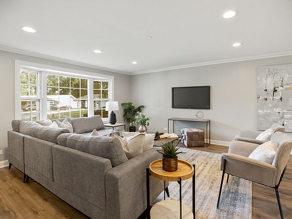 4th image of 902 Santuit Ct