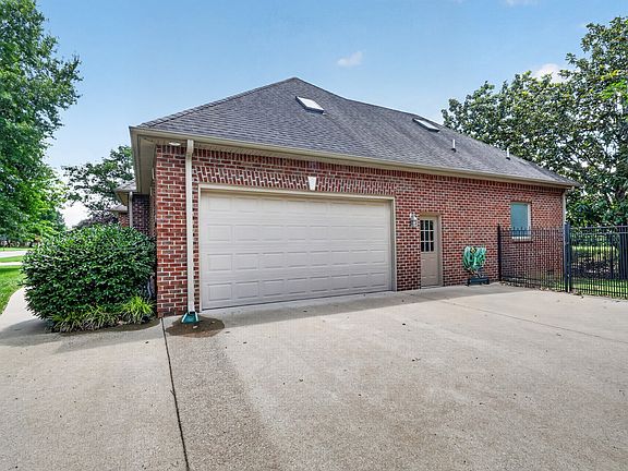 5th image of 2707 Dora Elizabeth Ct