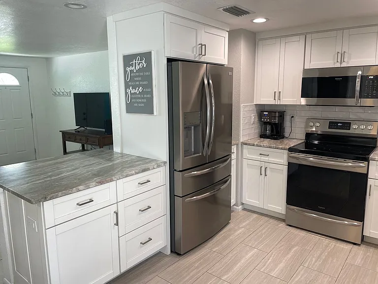3410 Bay St — Photo 5