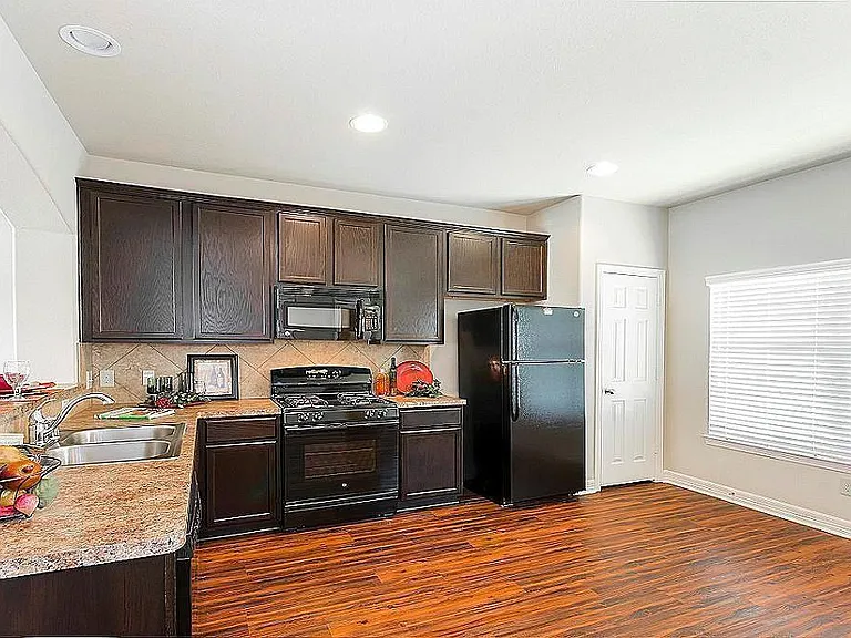38 Woodland Hills Dr #B — Photo 4