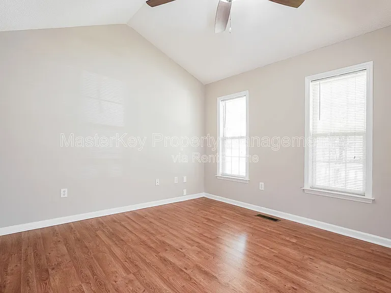 317 Cross Hill Ln — Photo 8