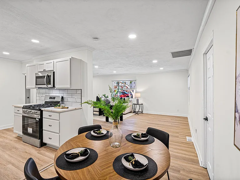 7615 Terrace St — Photo 12