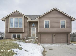 607 Meadowbrook Dr, Kearney, MO 64060
