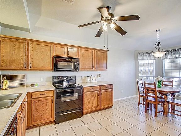 5th image of 921 Acacia Dr