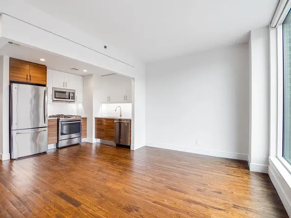 843-847 Lexington Avenue image 1 of 7