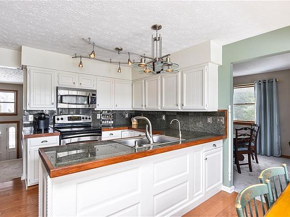 4th image of 1381 Southridge Dr